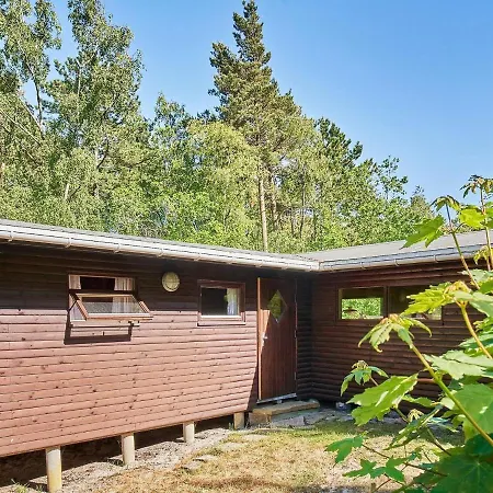 4 Person In Aakirkeby-by Traum *